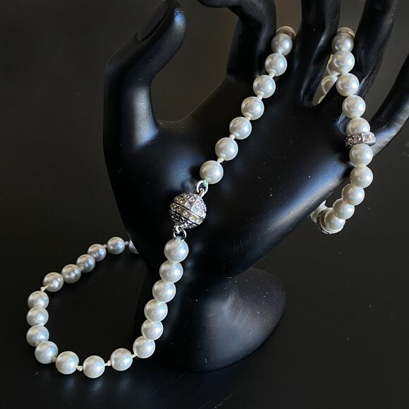 Premium Faux Pearl Set Hand-Knotted Necklace & Bracelet Magnetic Clasp - Picture 6 of 7